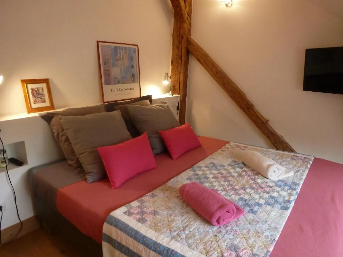 Au Cheval Blanc - appartements et chambres d'hôtes Albertville